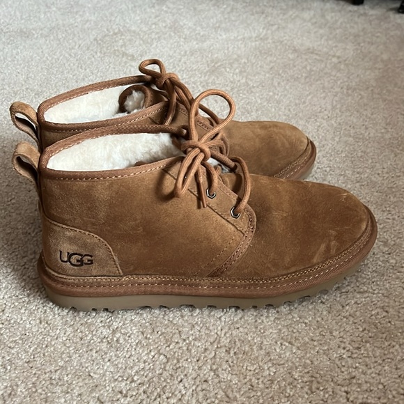 Ugg shoes - Picture 2 of 6